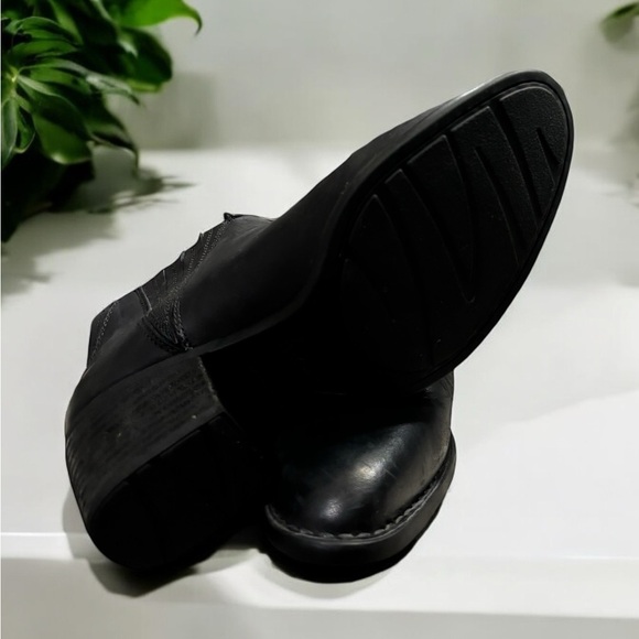 Born Sacramento Leather Black Ankle Boots. Like New Condition. - Picture 6 of 7